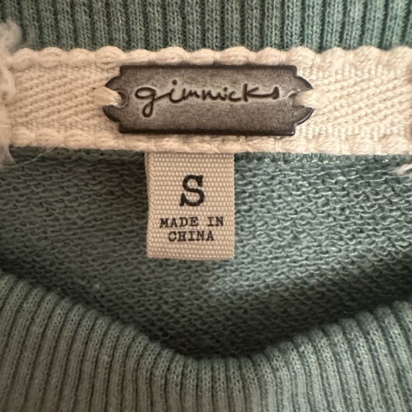 Gimmicks by BKE Green and Cream Crochet Sweatshirt - Picture 4 of 8